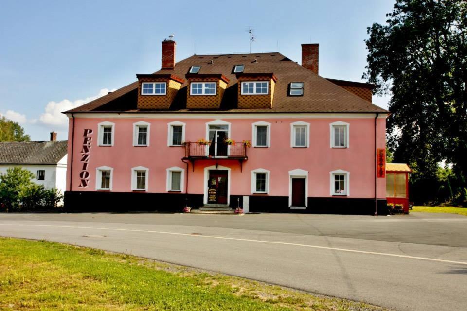 Penzion Mlynicky Dvur Červená Voda Exteriör bild