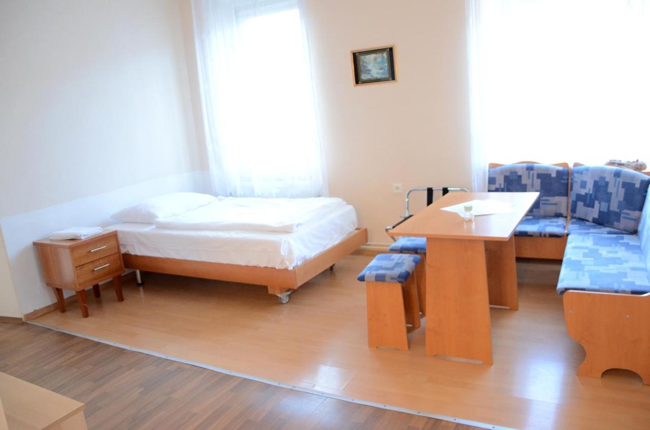 Penzion Mlynicky Dvur Červená Voda Exteriör bild